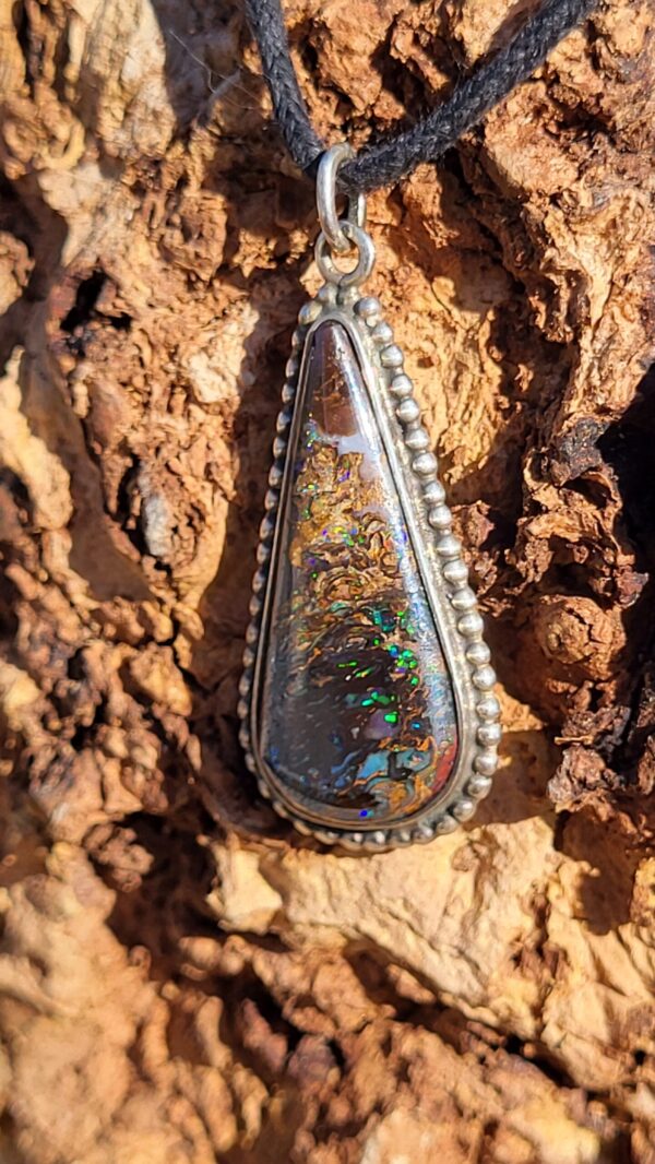Pendentif Argent 925 et Opale Australienne Koroit Matrix forme poire sertissage perlé