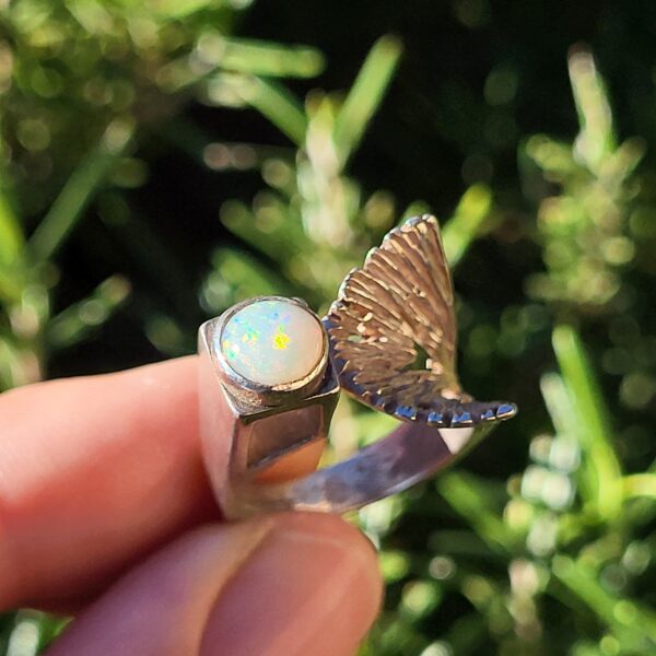 Bague stylisé corail en argent 925, opale blanche d'australie Coober Pedy, cabochon rond